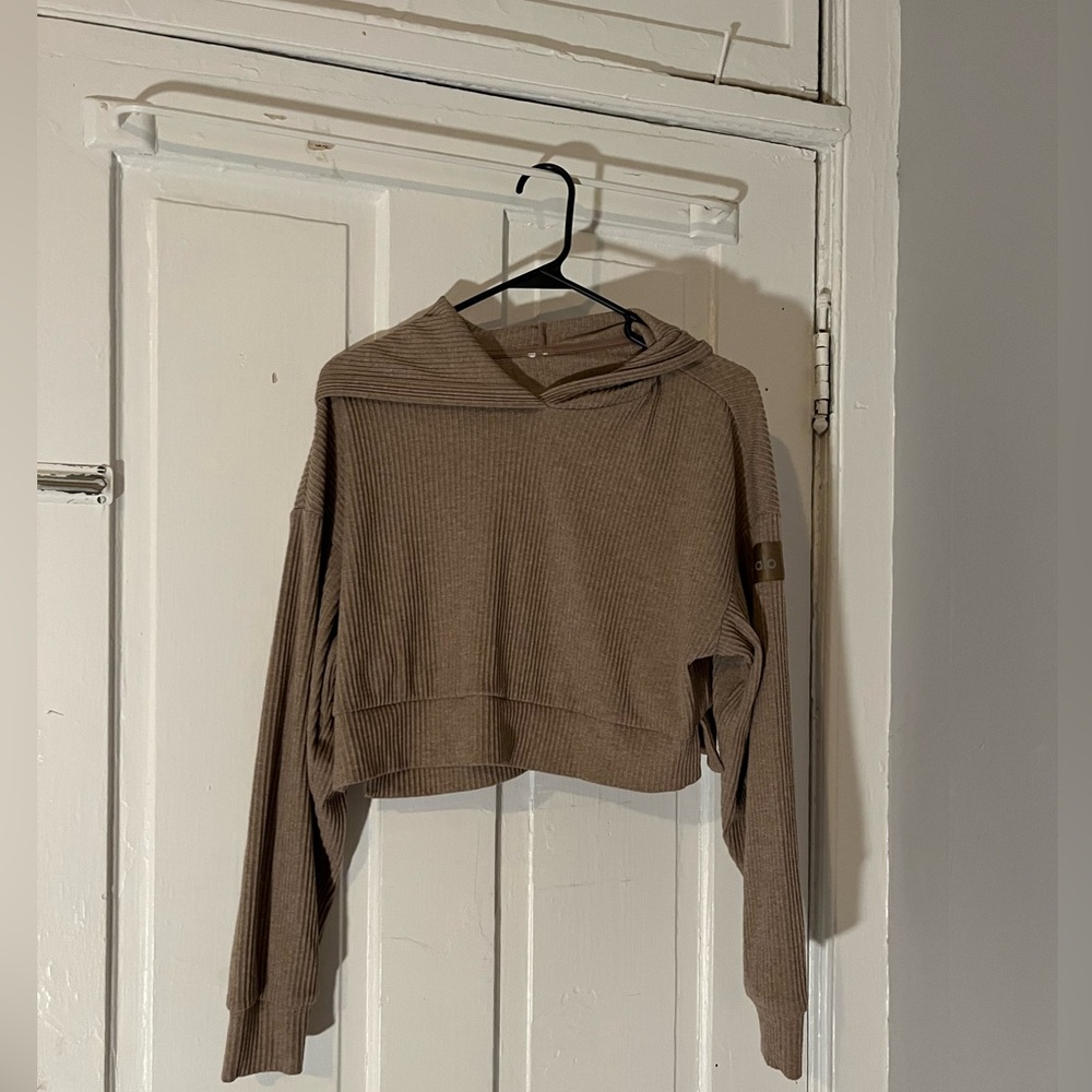 ALO Yoga Crop Beige Sweatshirt